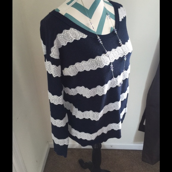 American Eagle Sweater SOLD 🌟 - Picture 2 of 4