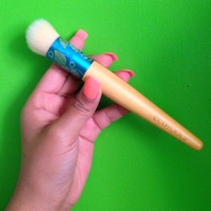 Skin perfecting ECOTOOLS brush
