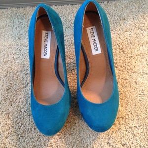 Blue suede Steve Madden pumps