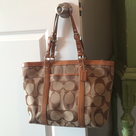 Coach signature bag - Picture 1 of 4