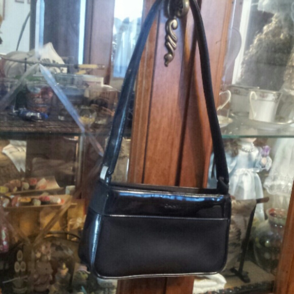 DKNY PURSE SMALL BUT CUTE  .