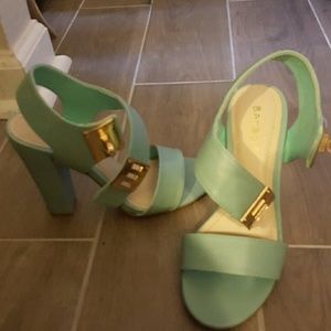 Adorable teal heels