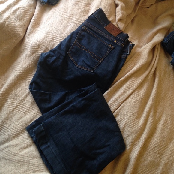 Beautiful dark wash Lucky Brand jeans!