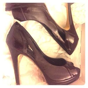 Size 5 1/2 purple heels.. 3 1/2 inches 1 inch plat