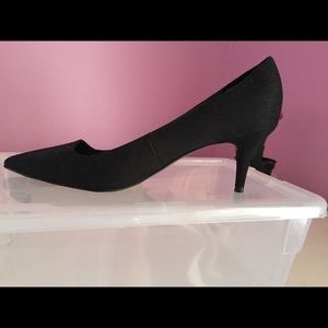 Black Tahari heels