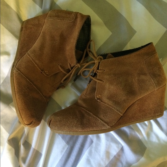 Brown TOMS wedges