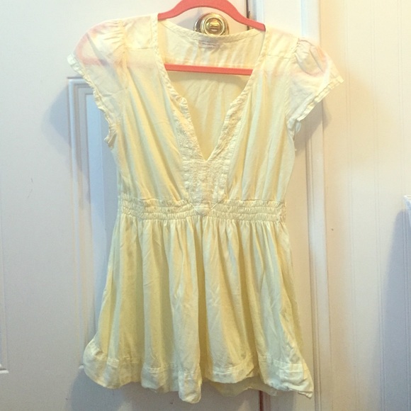 Anthropologie pale  yellow plum top