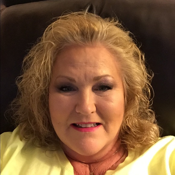 Meet your Posher, Connie