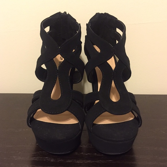Black wedges