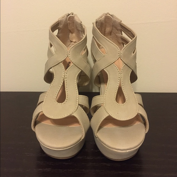 Nude wedges
