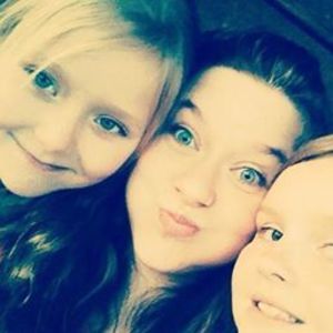 Meet your Posher, Ebony