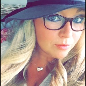 Meet your Posher, Natasha