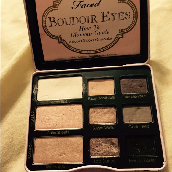 Boudoir eye shadow