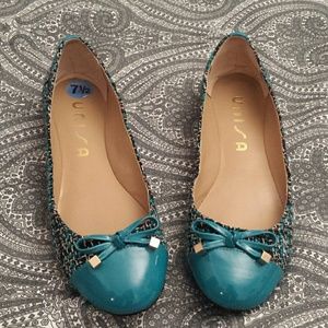 Cute turquoise flats