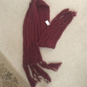 chunky burgundy knit scarf