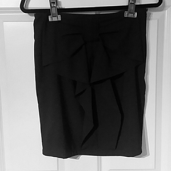 Black bow skirt