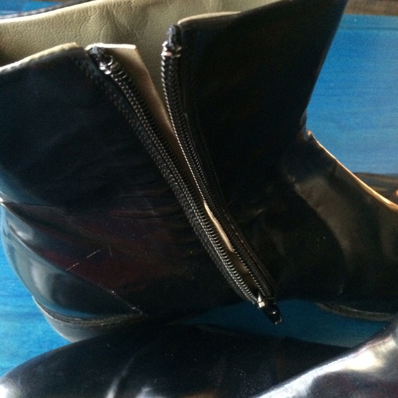 🚫SOLD🚫Black patent leather ankle boots - Picture 4 of 4
