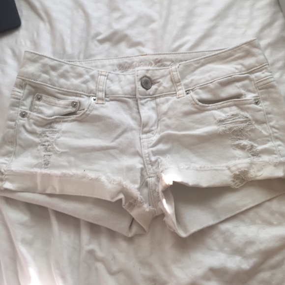 White American Eagle shorts