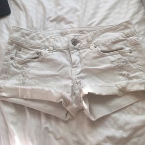 White American Eagle shorts