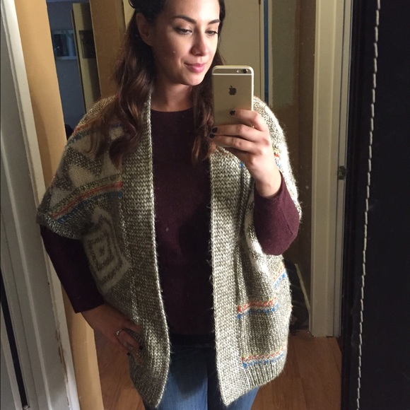 American Eagle Oversized Sweater - Picture 3 of 3
