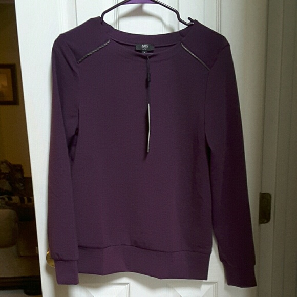 Plums & Zippers - Picture 3 of 3