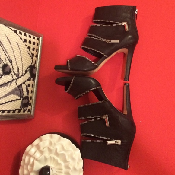 GIFTED 🎉Latitude Leather High Heel Booties🎉 - Picture 2 of 3