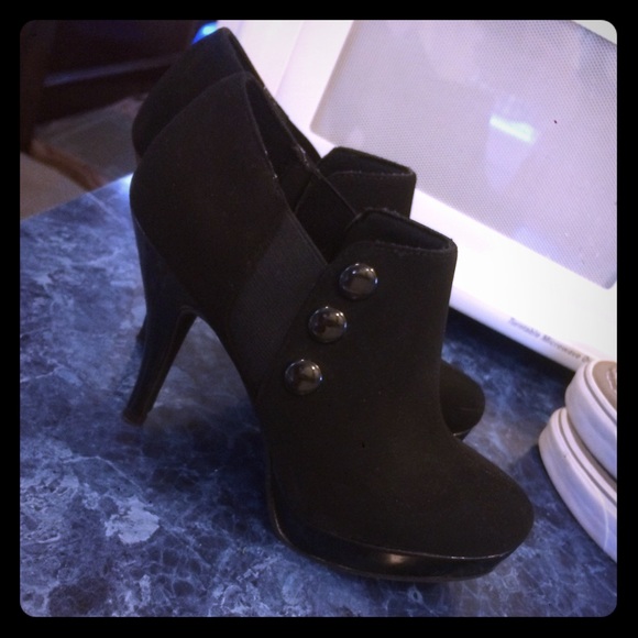 Ankle high pumps!