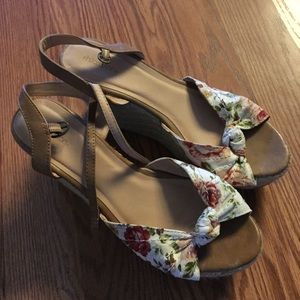 Floral platforms