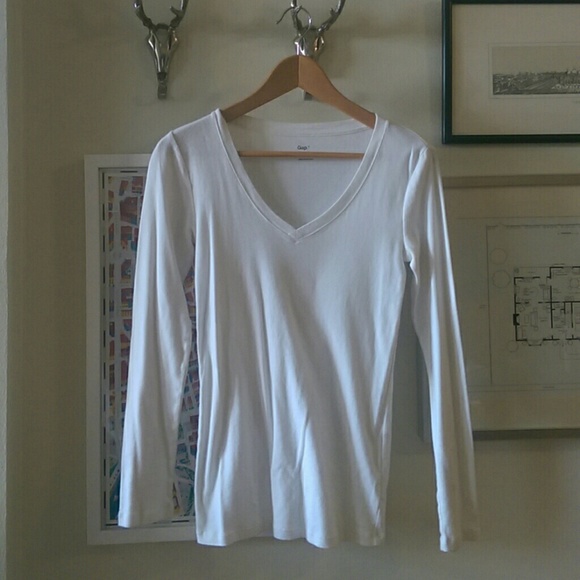 Gap V-neck Tee