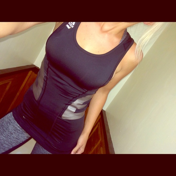 Adidas tech fit tank sz M