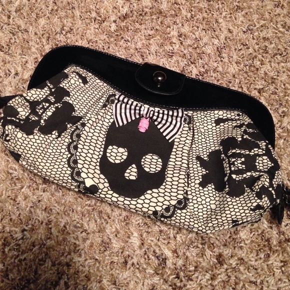Skull Clutch!