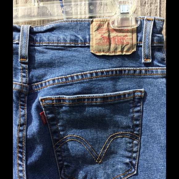LEVI BELOW WAIST CLASSIC RELAXED  FIT  BOOT CUT 🌻 - Picture 1 of 4