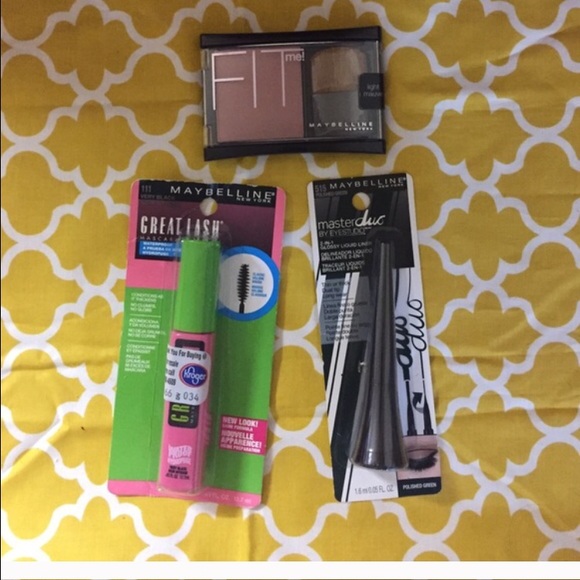 Makeup bundle!! - Picture 3 of 4