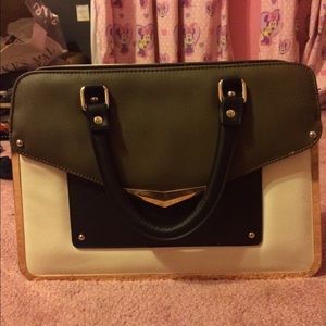 ✨ ALDO BANSTRAW HANDBAG ✨