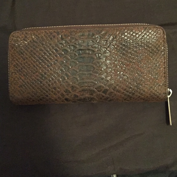 Michael Kors Python large zip Wallet - Picture 3 of 4