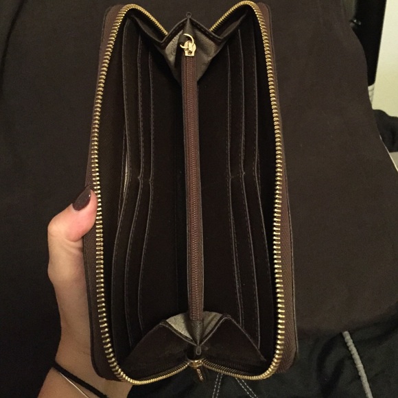 Michael Kors Python large zip Wallet - Picture 4 of 4