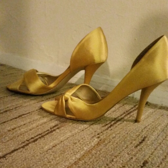 Nine West canary yellow heels