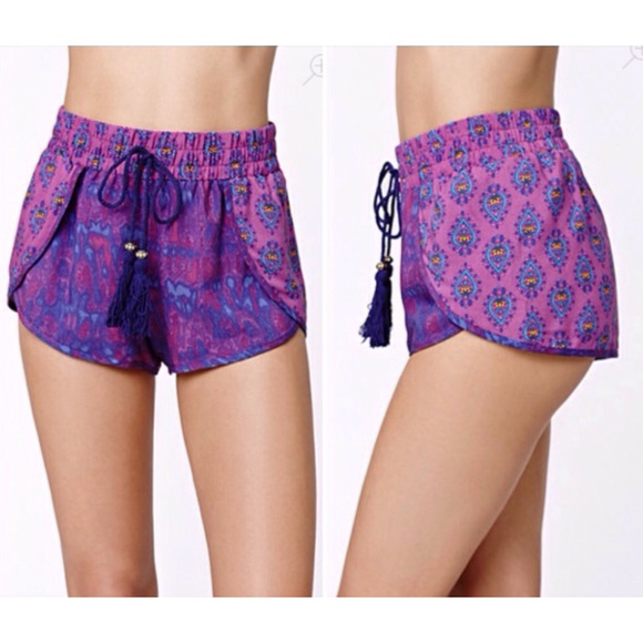 S O L D | L.A. Hearts Printed Tulip Shorts - Picture 2 of 2