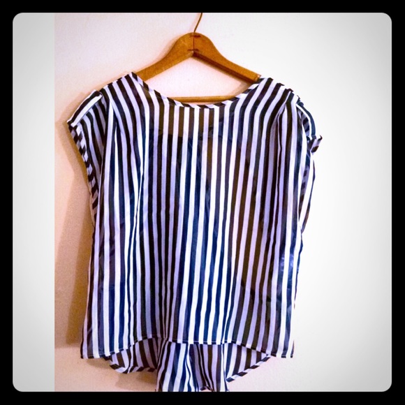 🔲🔳Bowtie striped black/white open back Top