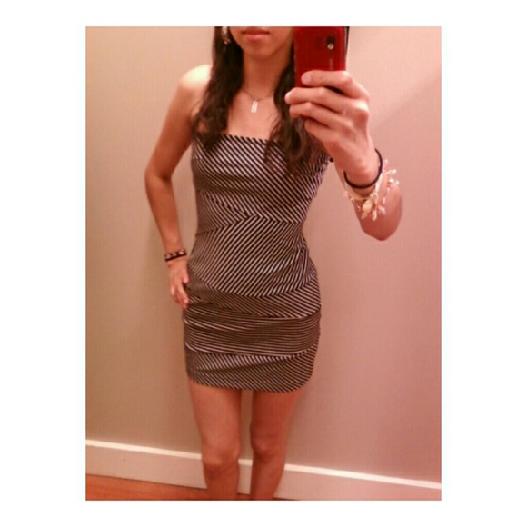 Black and White strapless Dress - Picture 4 of 4