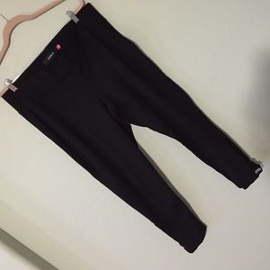 Women's plus size black Capri leggings