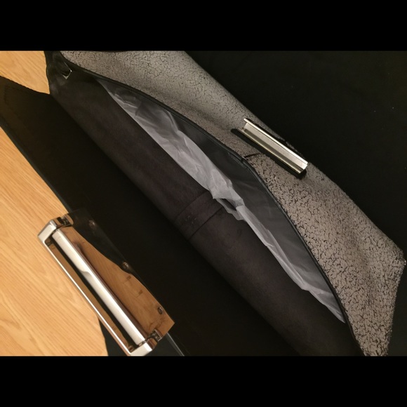 Clutch - Picture 2 of 2