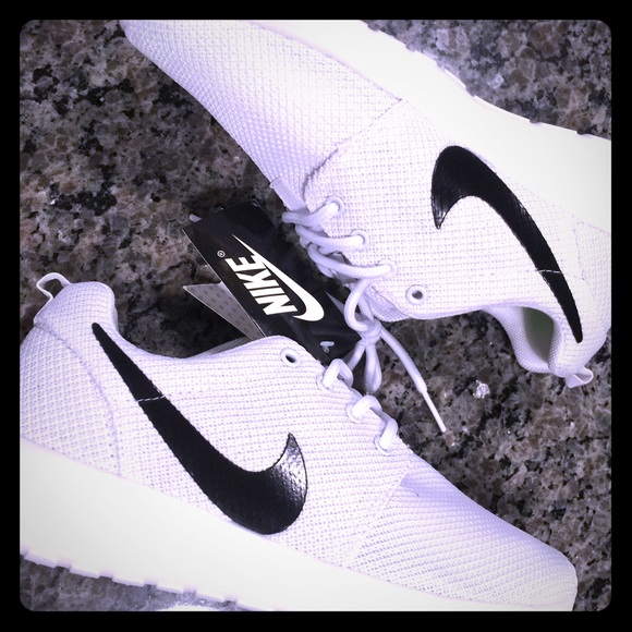 New white Nike Roshe