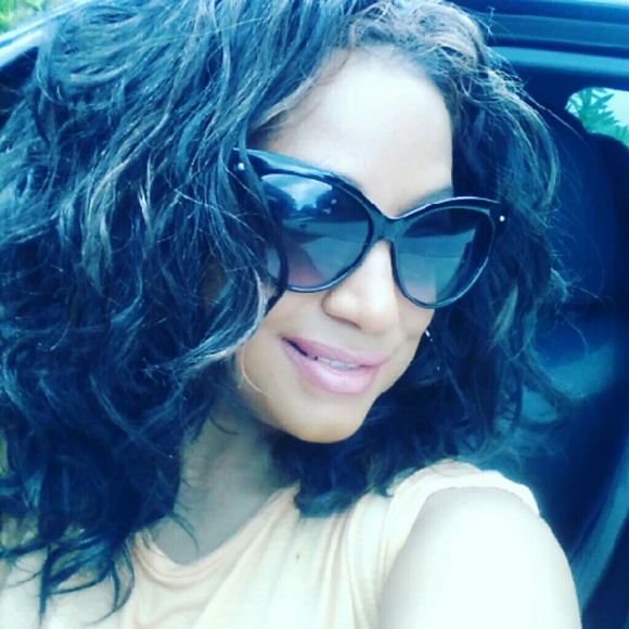 Meet your Posher, Cy - Picture 3 of 3