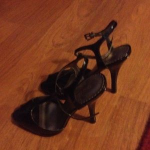 Bebe 4" heel shoes