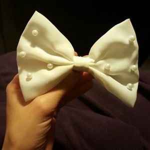 White bow
