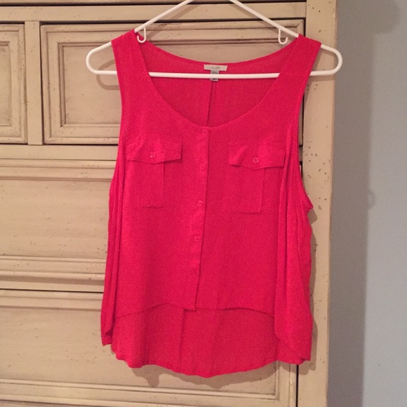 red pocketed tank top