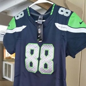 Women's medium seahawks jersey