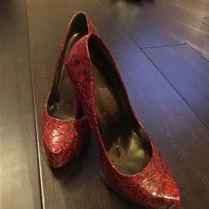 Jessica Simpson snakeskin pumps