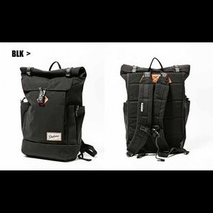 Black dakine sojourn backpack
